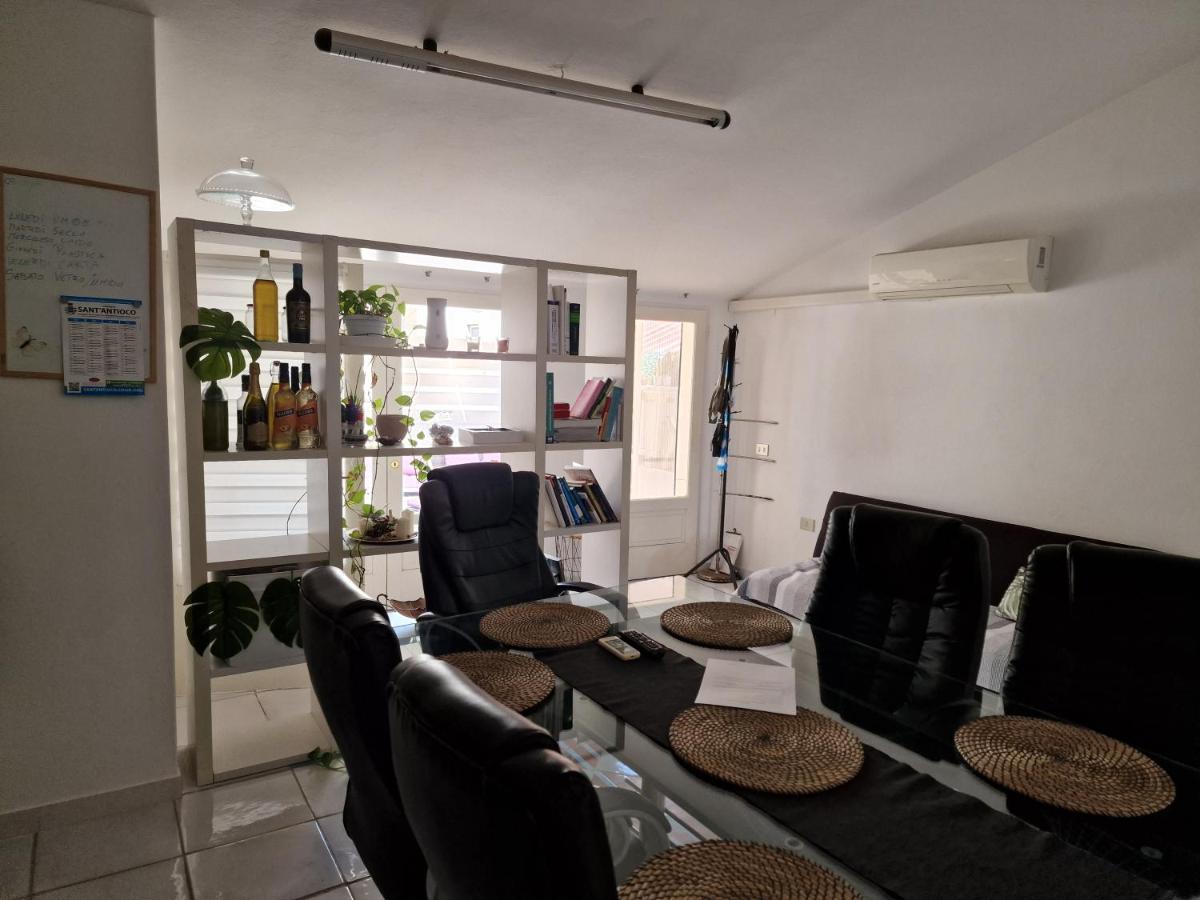 Appartamento Nella Piazza Centrale, Con Terrazza Sant'Antioco Exterior photo